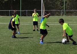 'II Campus de Fútbol Adrián': fusión de deporte y solidaridad en Lillo