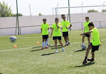 Lillo se vuelca con el II 'Campus de Fútbol Adrián'