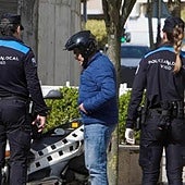 Auxilian en Vigo a una mujer a la que le quedó la mano atrapada bajo el canapé de su cama durante una hora