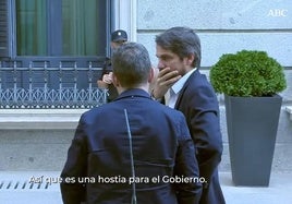 Un micro abierto capta la reacción de Urtasun tras el 'no' de Junts: «Es una hostia al Gobierno»