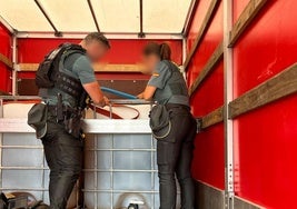 La Guardia Civil descubre el sofisticado mecanismo empleado por los ladrones de gasolina de camiones en Valencia