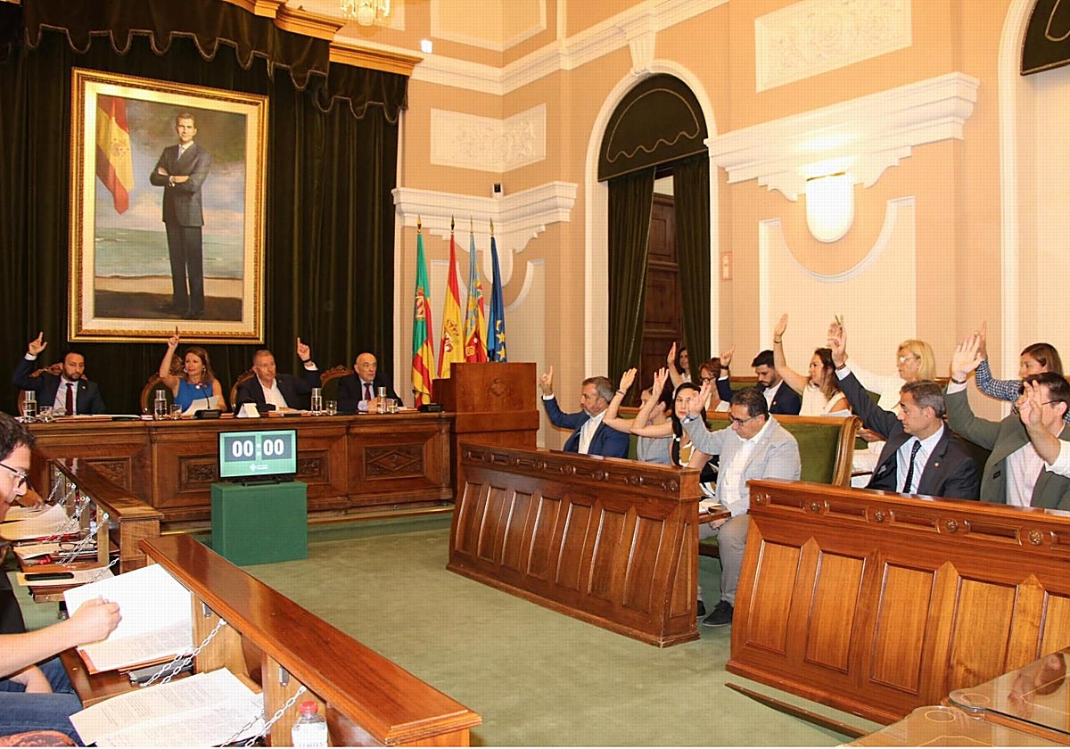 Castellón recupera el nombre oficial de la ciudad en español con el voto en contra del PSOE y Compromís