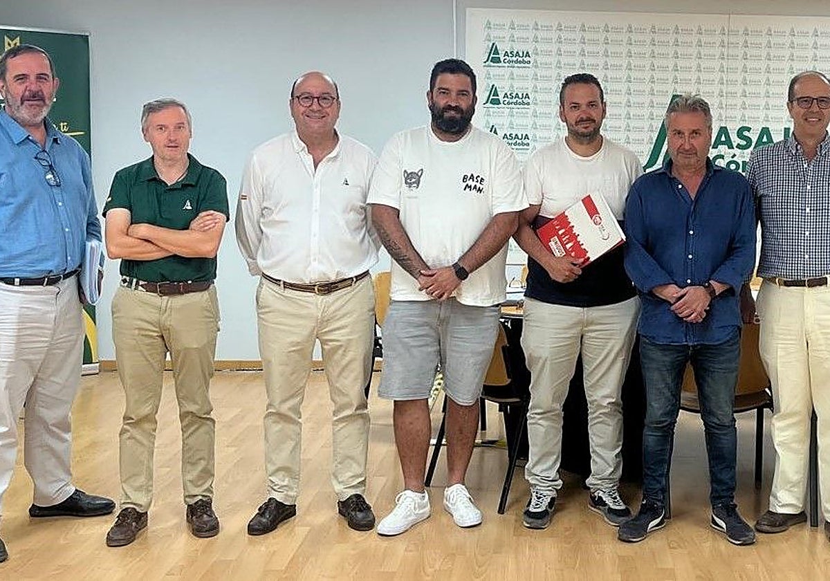 Un momento de la firma del acuerdo entre Asaja, COAG y UGT