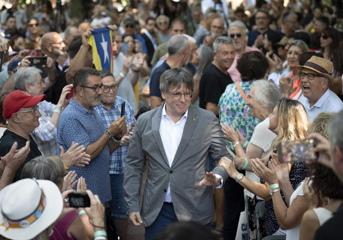 El prófugo y líder de Junts, Carles Puigdemont en un acto de Junts en Francia