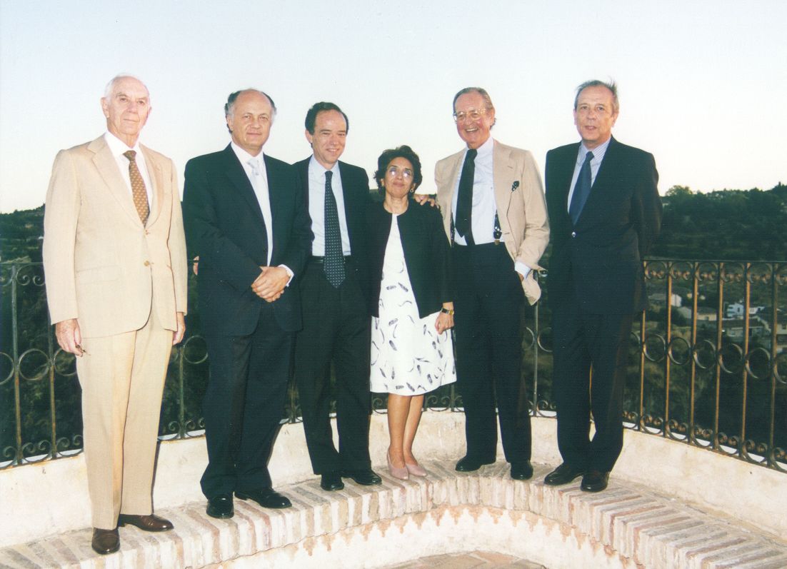 Año 2000. Reunión de la Junta de Protectores. Paloma Acuña, entonces secretaria de la Real Fundación, con Gregorio Marañón, Juan Ignacio de Mesa y el marqués de la Esperanza, Alberto Elzaburu