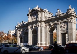 La Puerta de Alcalá, pasarela de lujo para el estreno de la Semana de la Moda de Madrid