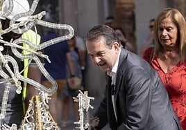 El alcalde de Vigo inicia la Navidad con los termómetros por encima de los 30 grados