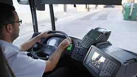 Aucorsa suprimirá el bono físico y pasará al móvil y el pago con tarjeta