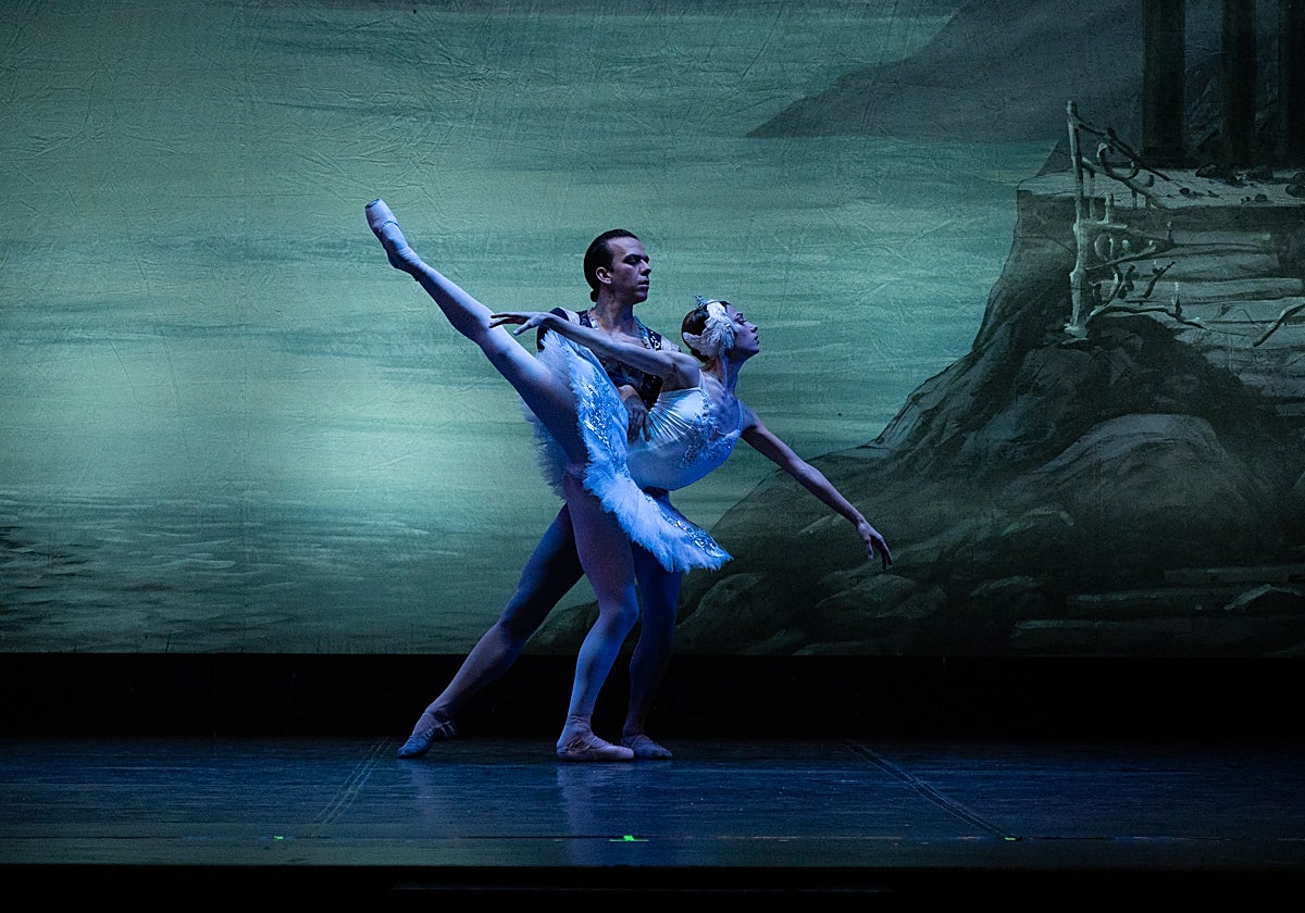 Dos bailarines del Ballet de Kiev