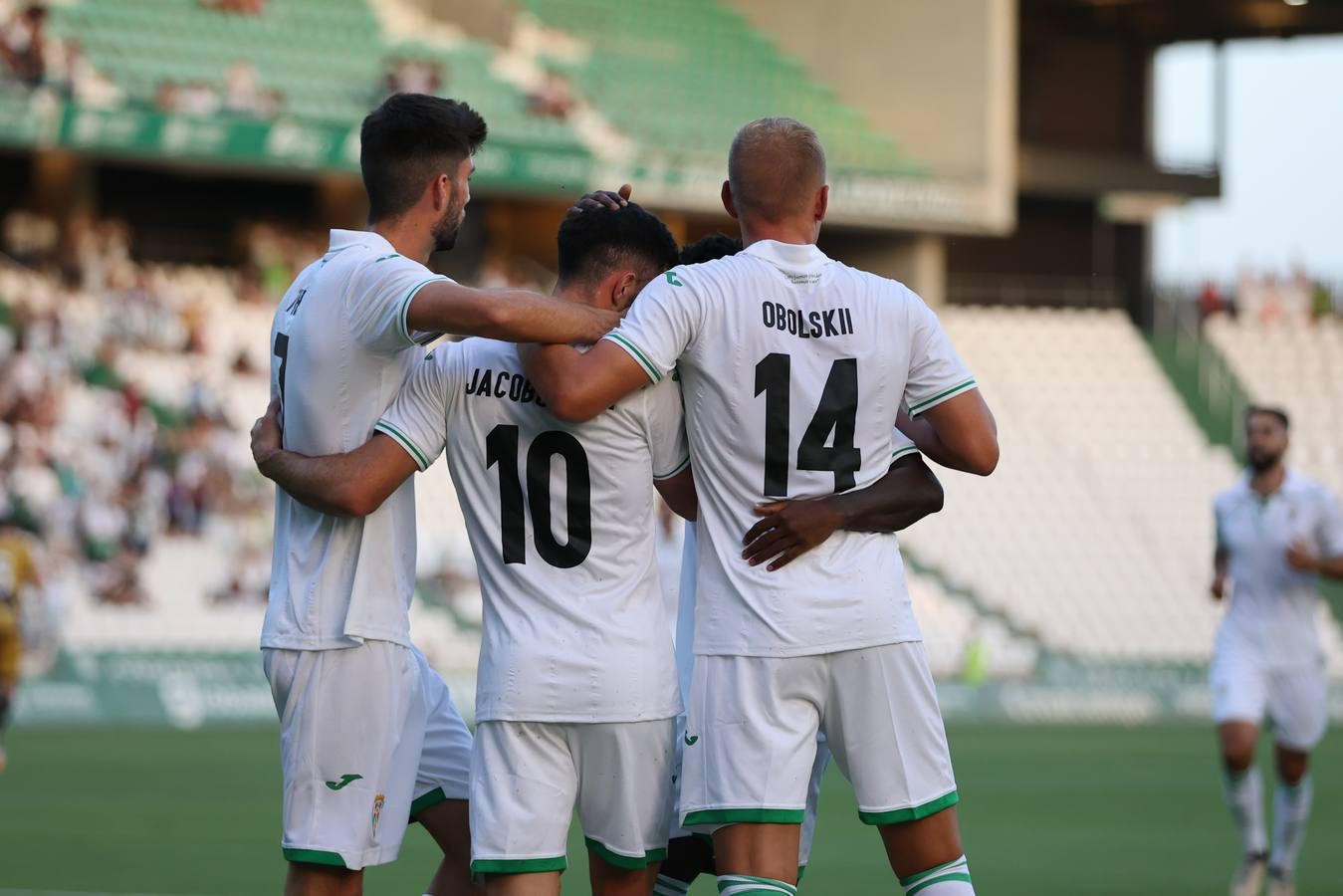 Las mejores imágenes del II Trofeo Puertas de Córdoba ante el Rayo Vallecano