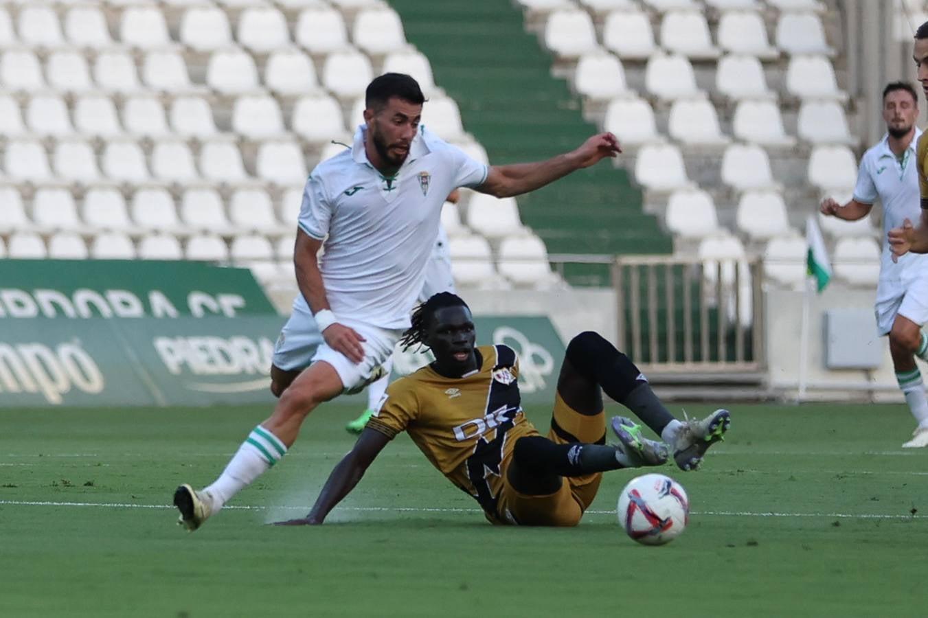 Las mejores imágenes del II Trofeo Puertas de Córdoba ante el Rayo Vallecano