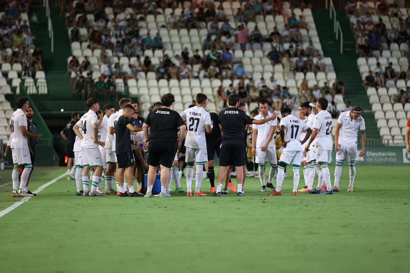 Las mejores imágenes del II Trofeo Puertas de Córdoba ante el Rayo Vallecano