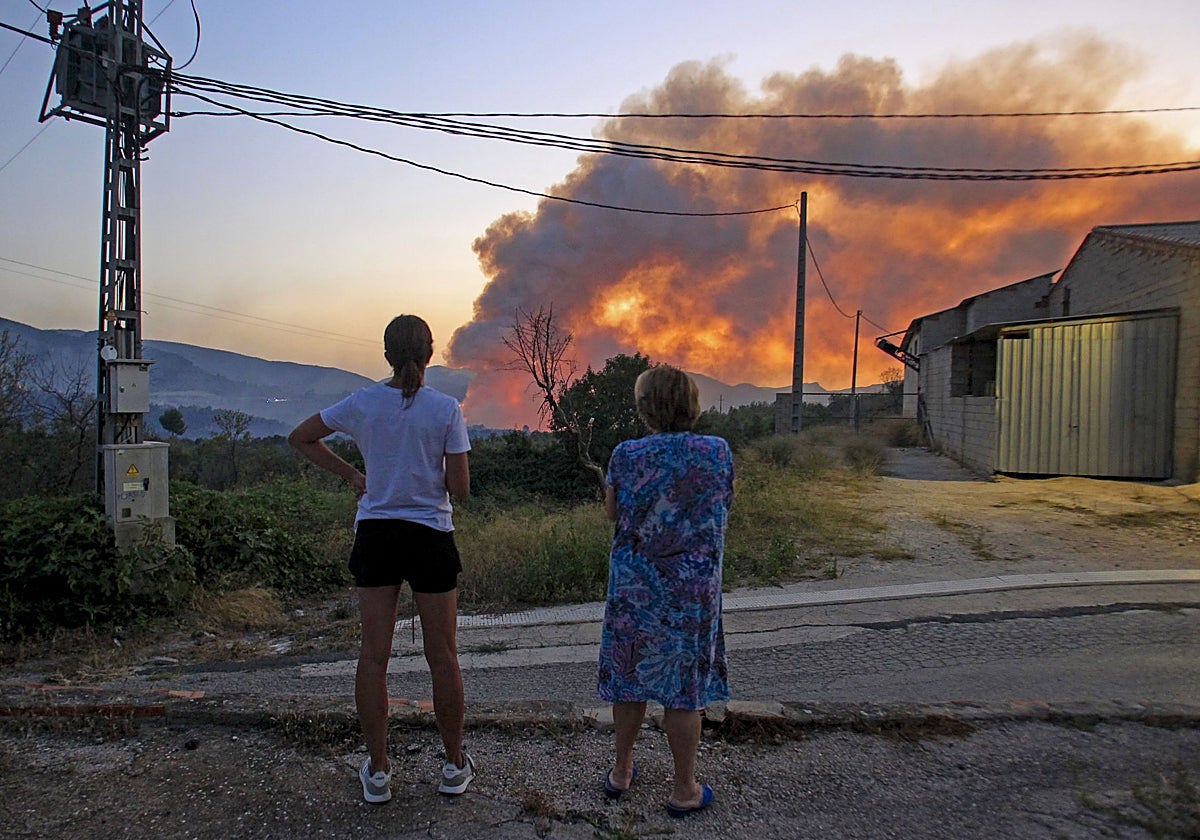 Imagen del incendio forestal de Benasau, en la provincia de Alicante