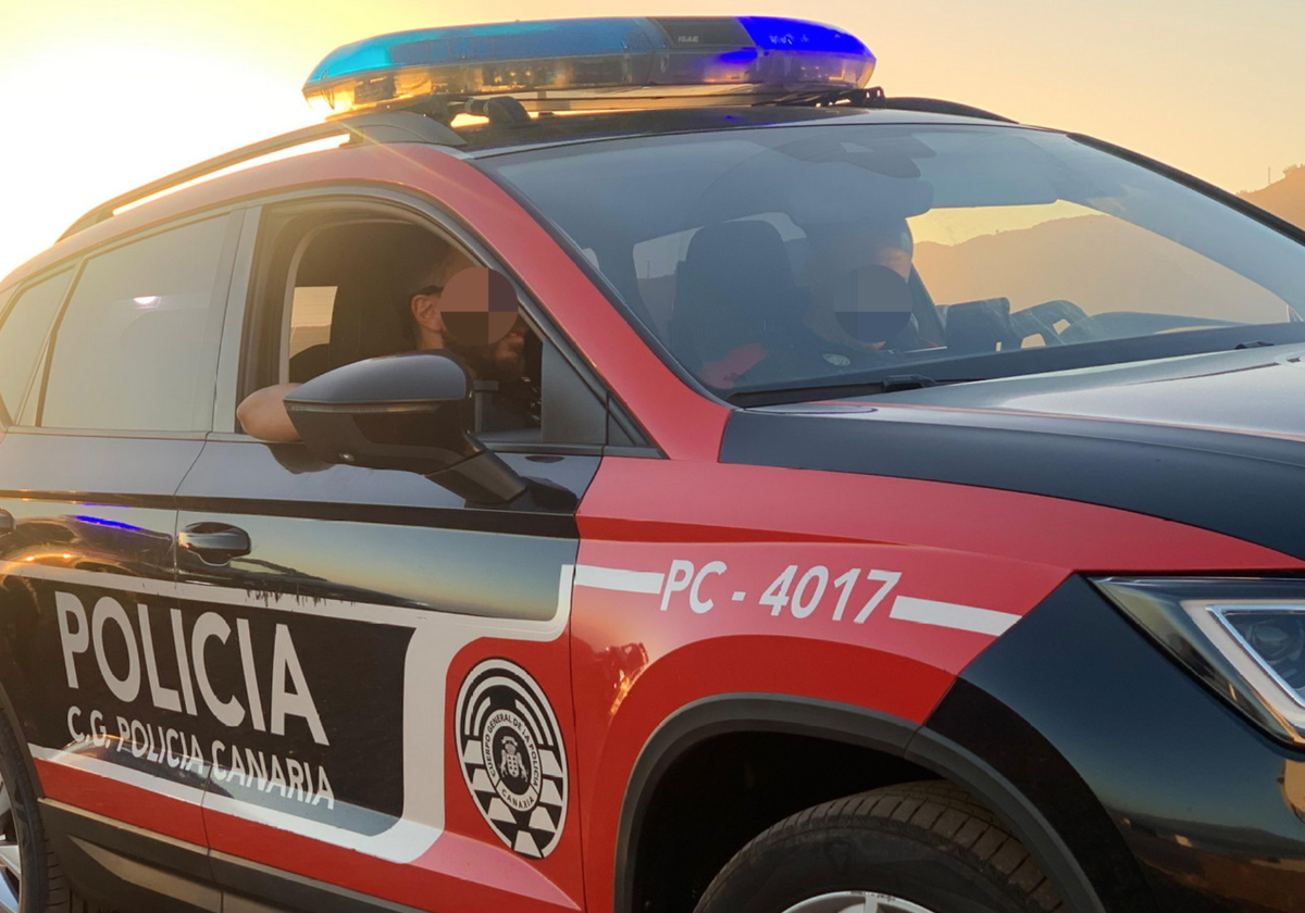 Vehículo de la Policía Canaria en foto de archivo