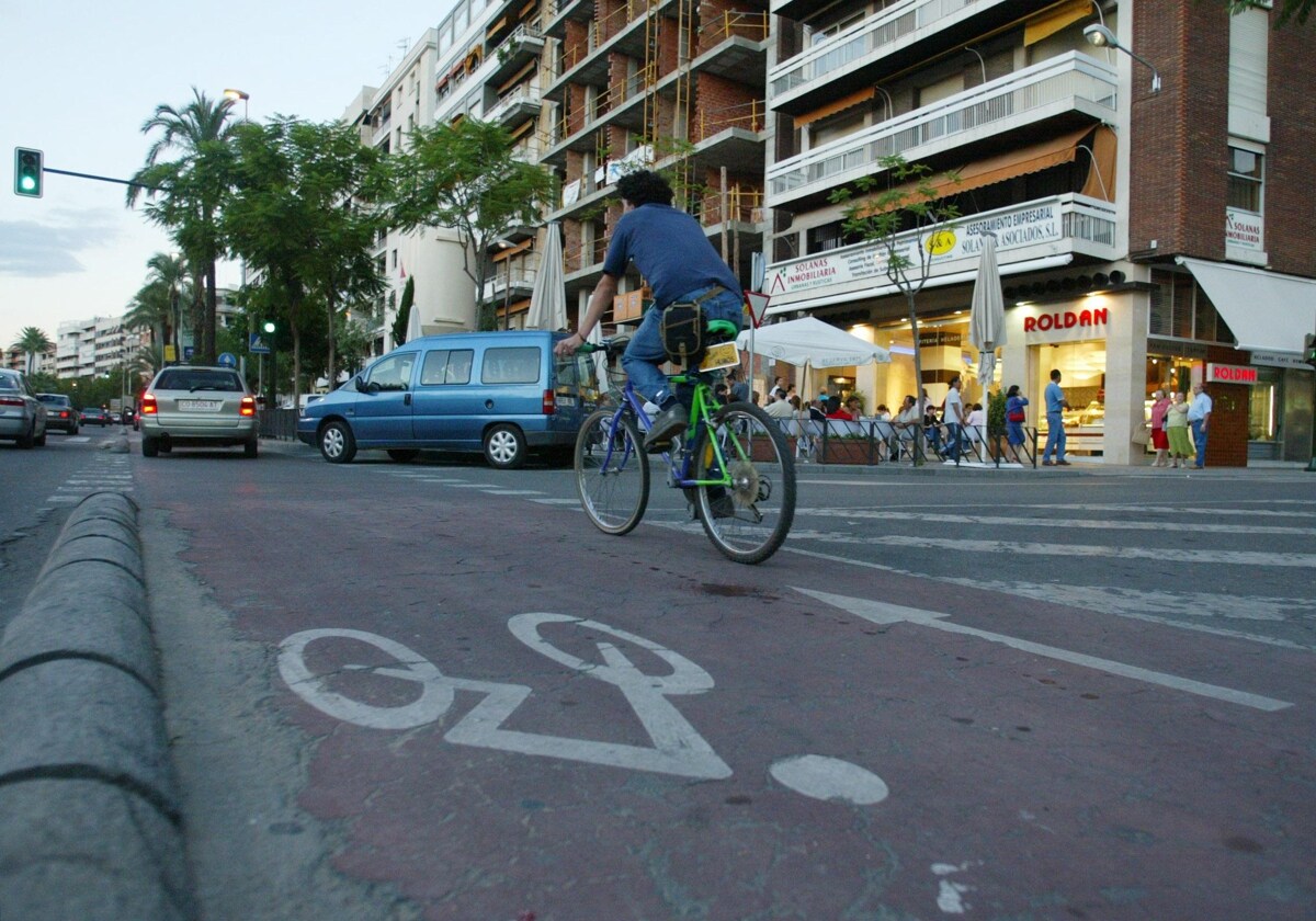 Un ciclista en el Centro de la ciudad