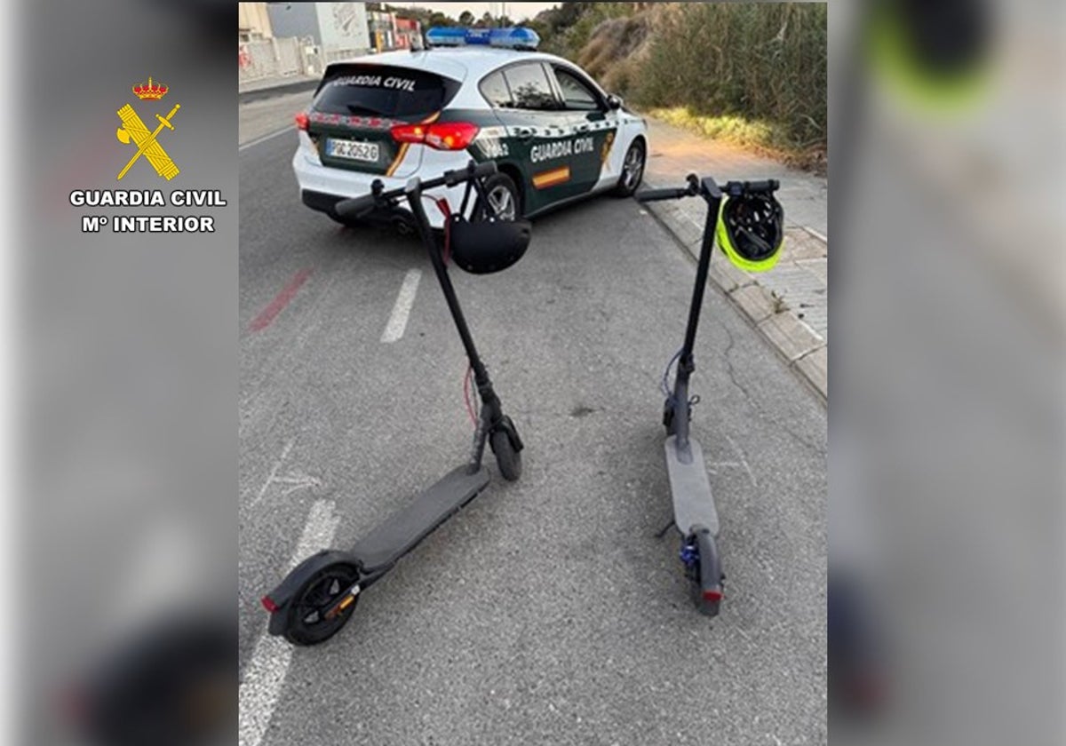 Los dos patinetes robados en Finestrat (Alicante)