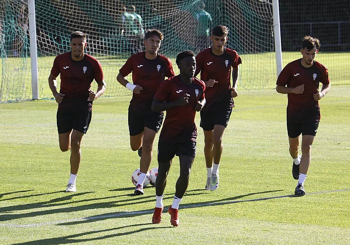 Adilson junto a sus compañeros durante un entrenamiento en la Ciudad Deportiva