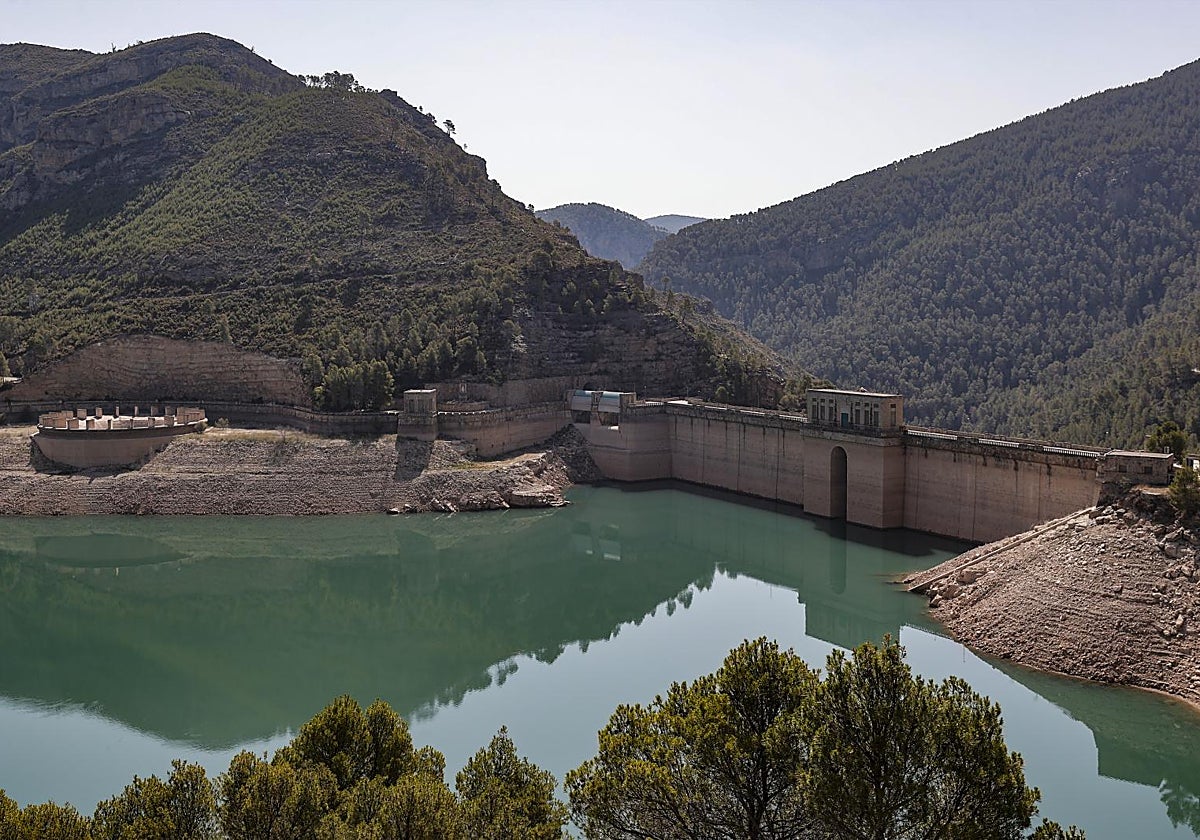 El embalse de Benagéber (Valencia, del sistema del Turia, que se encuentra al 40% de su capacidad máxima
