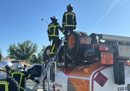 Vuelca un camión con gasoil en Calera y Chozas