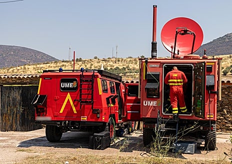 Imagen secundaria 1 - Tareas y personal en las labores de extinción