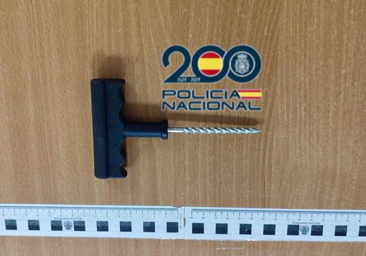 Arma confiscada por la Policía Nacional tras la pelea multitudinaria