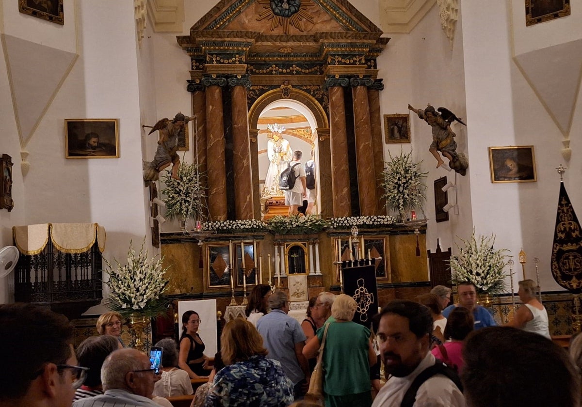 Peregrinos y devotos acuden a venerar a Jesús del Calvario