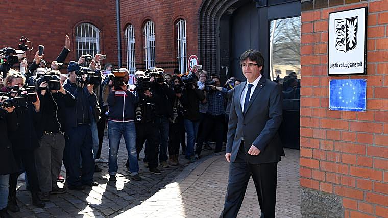 Puigdemont abandona las dependencias judicialesen Alemania