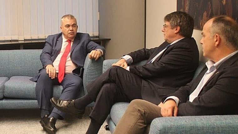 Santos Cerdán y Puigdemont conversan en Bruselas