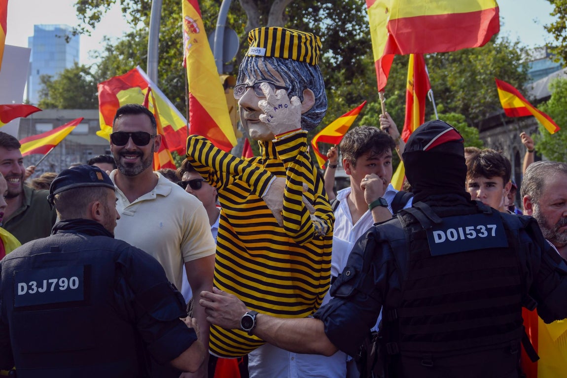 Acto de Puigdemont en el arco del triunfo en su regreso a Cataluña