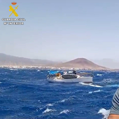 La Guardia Civil rescata a tres ocupantes de un velero con el mástil roto y a la deriva en Gran Canaria