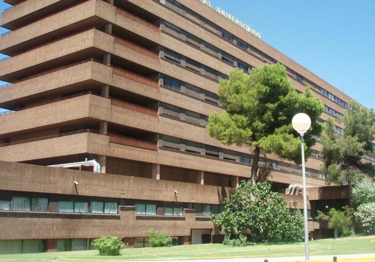 Trasladan al hospital a dos octogenarios tras precipitarse por un talud junto a la N-322 en Salobre