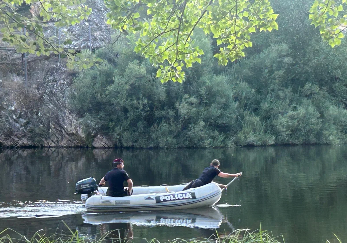 Especialistas de actividades subacuáticas en las labores de búsqueda en el Duero