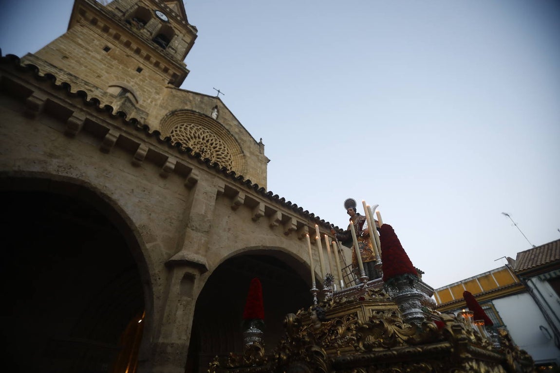 Fotos: La elegante procesión de San Lorenzo por las calles de su barrio en Córdoba