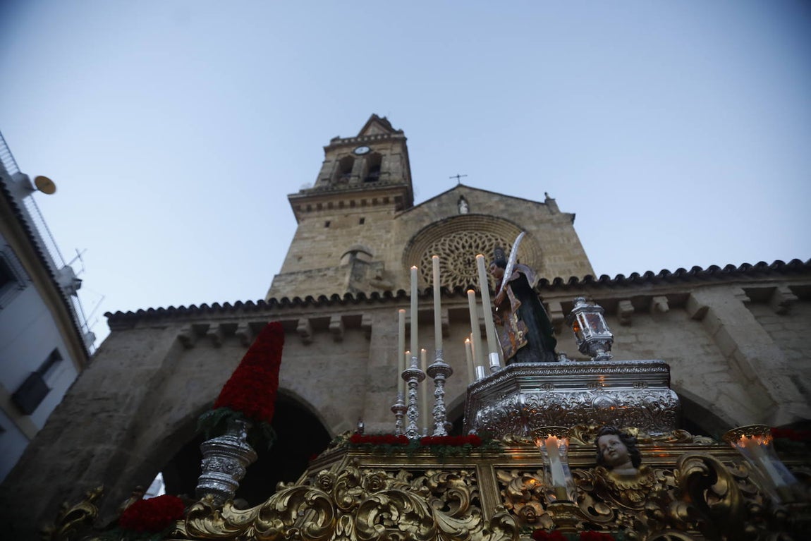 Fotos: La elegante procesión de San Lorenzo por las calles de su barrio en Córdoba