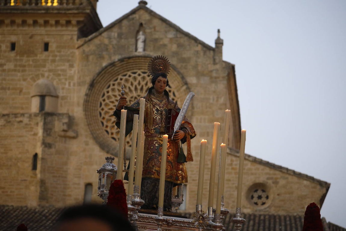 Fotos: La elegante procesión de San Lorenzo por las calles de su barrio en Córdoba