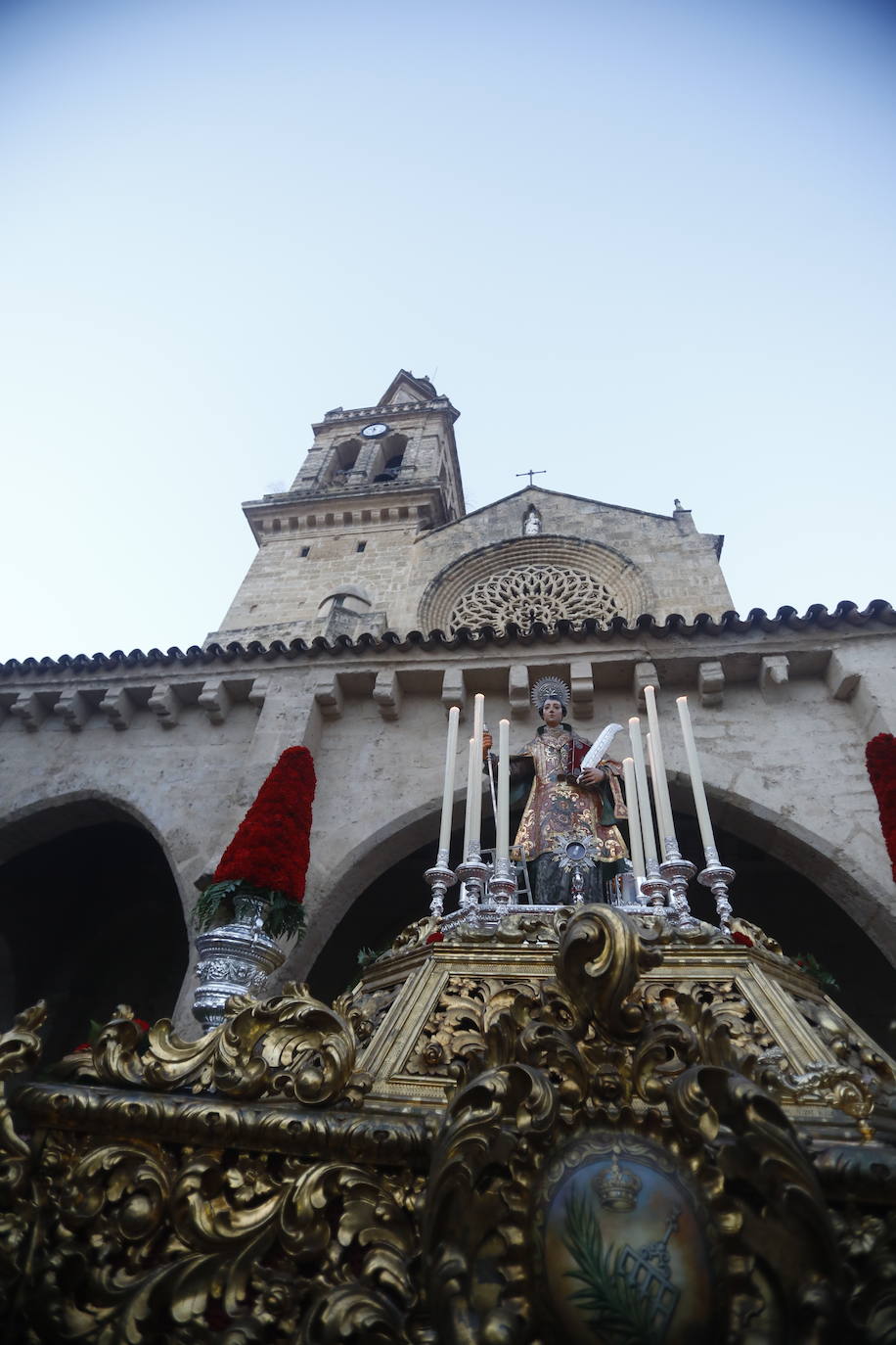 Fotos: La elegante procesión de San Lorenzo por las calles de su barrio en Córdoba