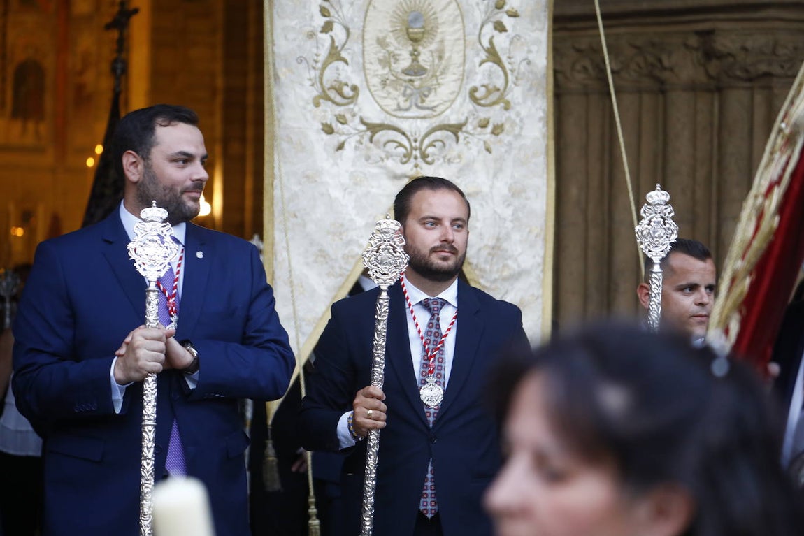 Fotos: La elegante procesión de San Lorenzo por las calles de su barrio en Córdoba