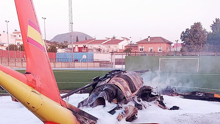 Estado en el que quedó el helicóptero tras el incendio
