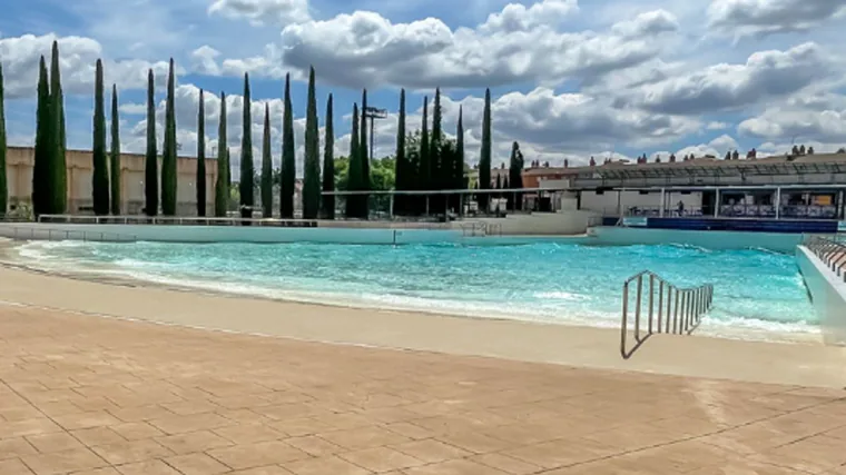 La única piscina municipal con olas de España