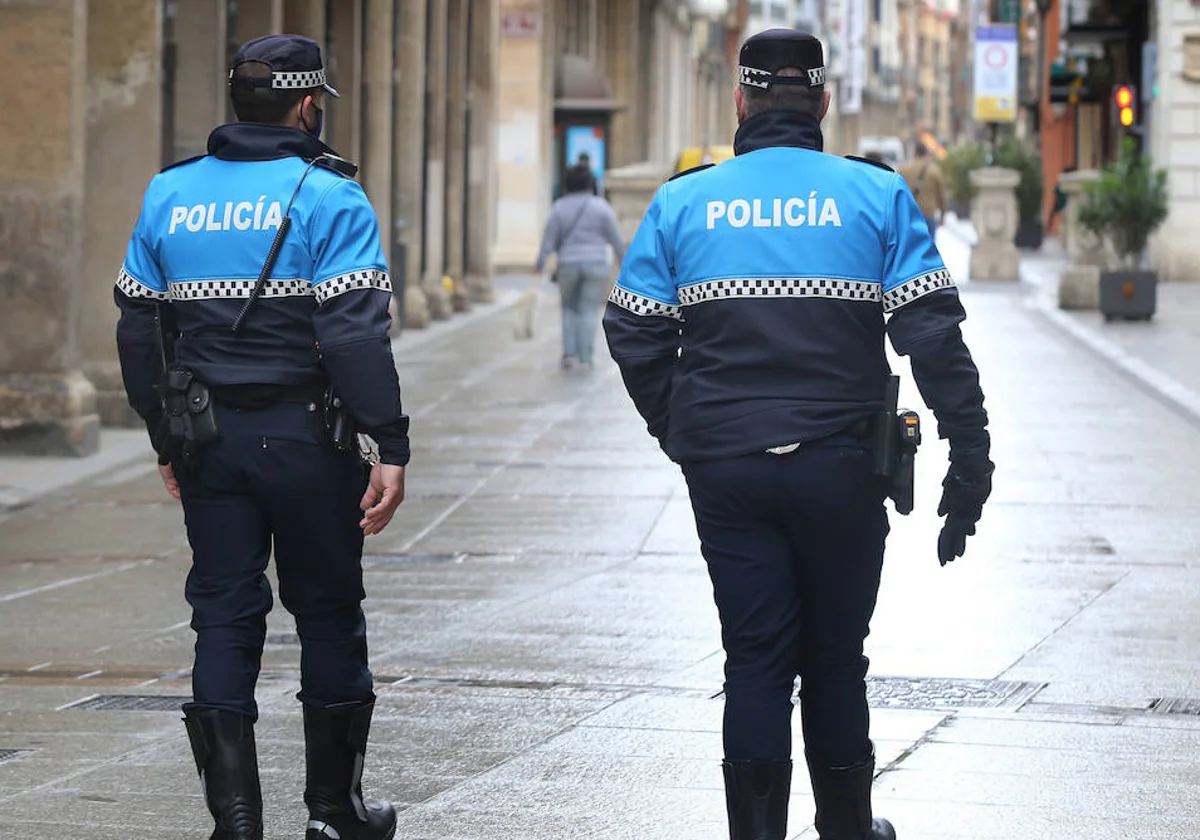 Se queda dormido al volante en medio de la calzada en Palencia y quintuplica la tasa de alcohol permitida