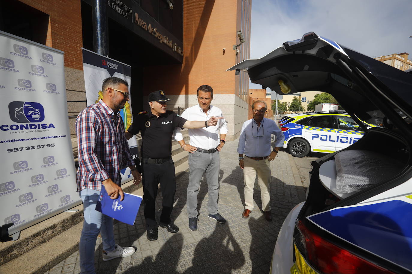 Fotos: la presentación de los flamantes coches de la Policía Local de Córdoba
