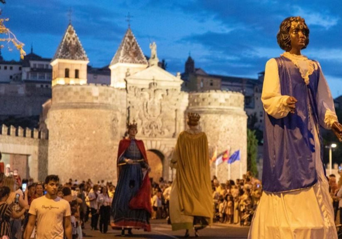 Desfile de gigantones en Toledo