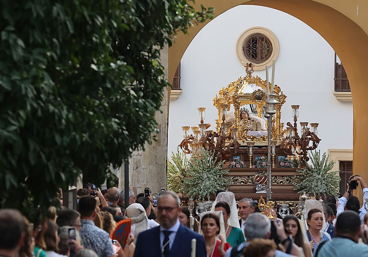 La Virgen del Tránsito, en su procesión del año pasado, por el Arco de Caballerizas