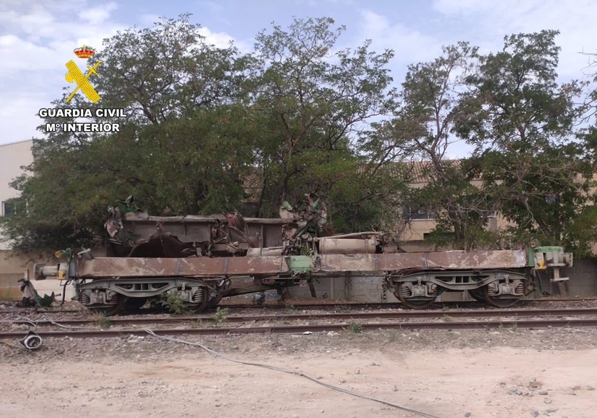 Imagen del desguace de vagones de tren afectados por los robos en Alicante