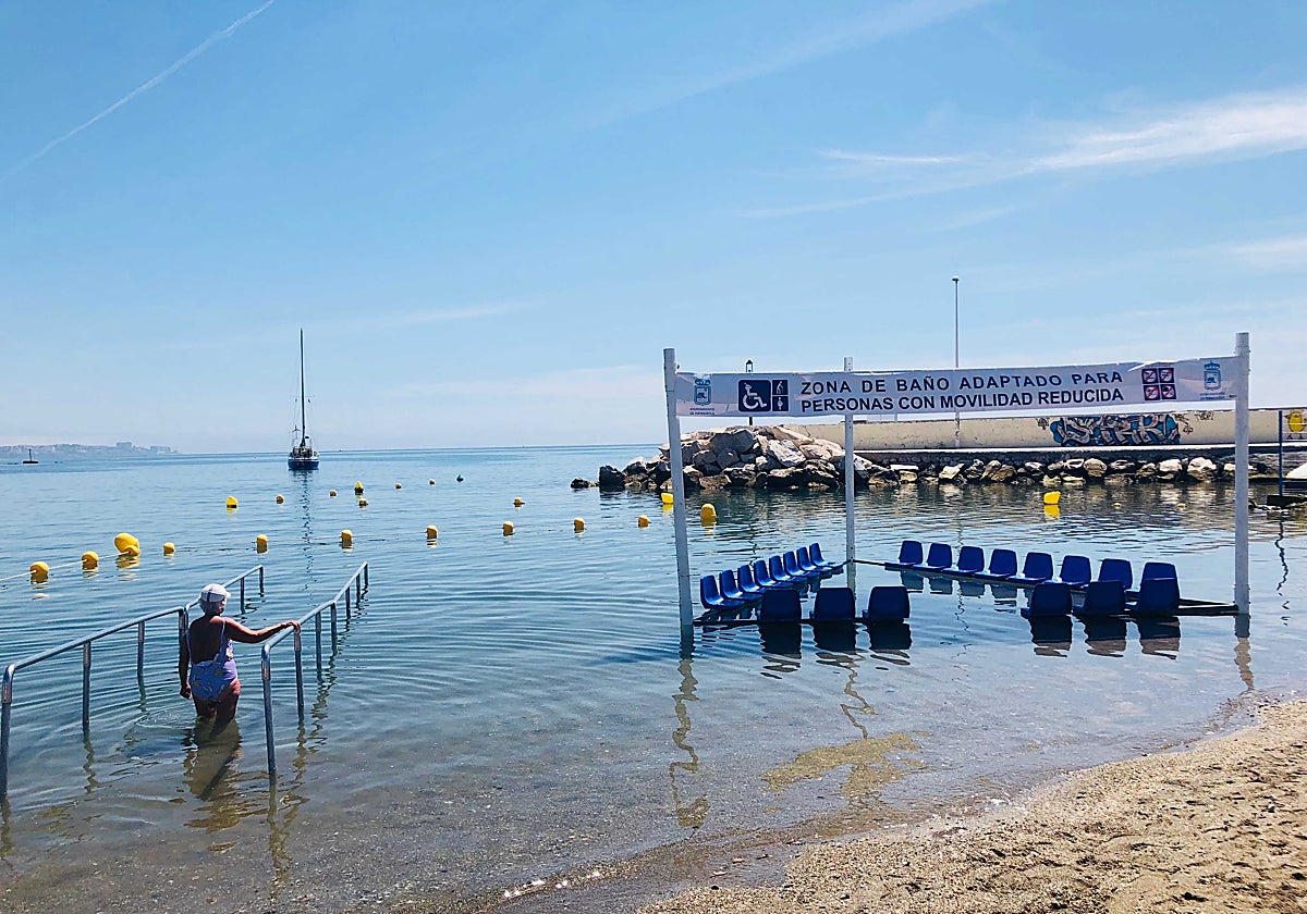 Zona de baño instalada en la playa de San Francisco de Fuengirola
