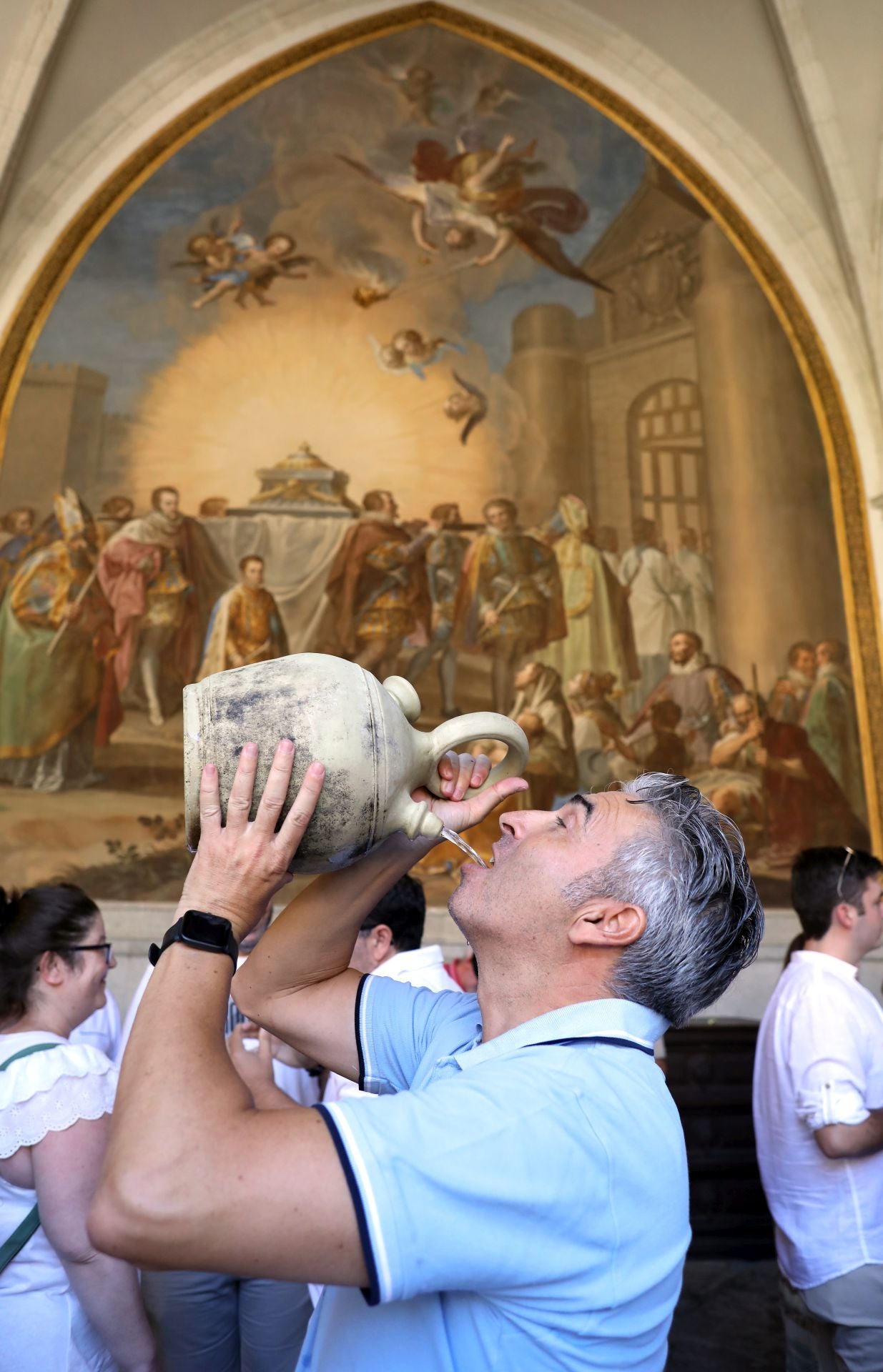 Las imágenes de los toledanos renovando la tradición de los botijos