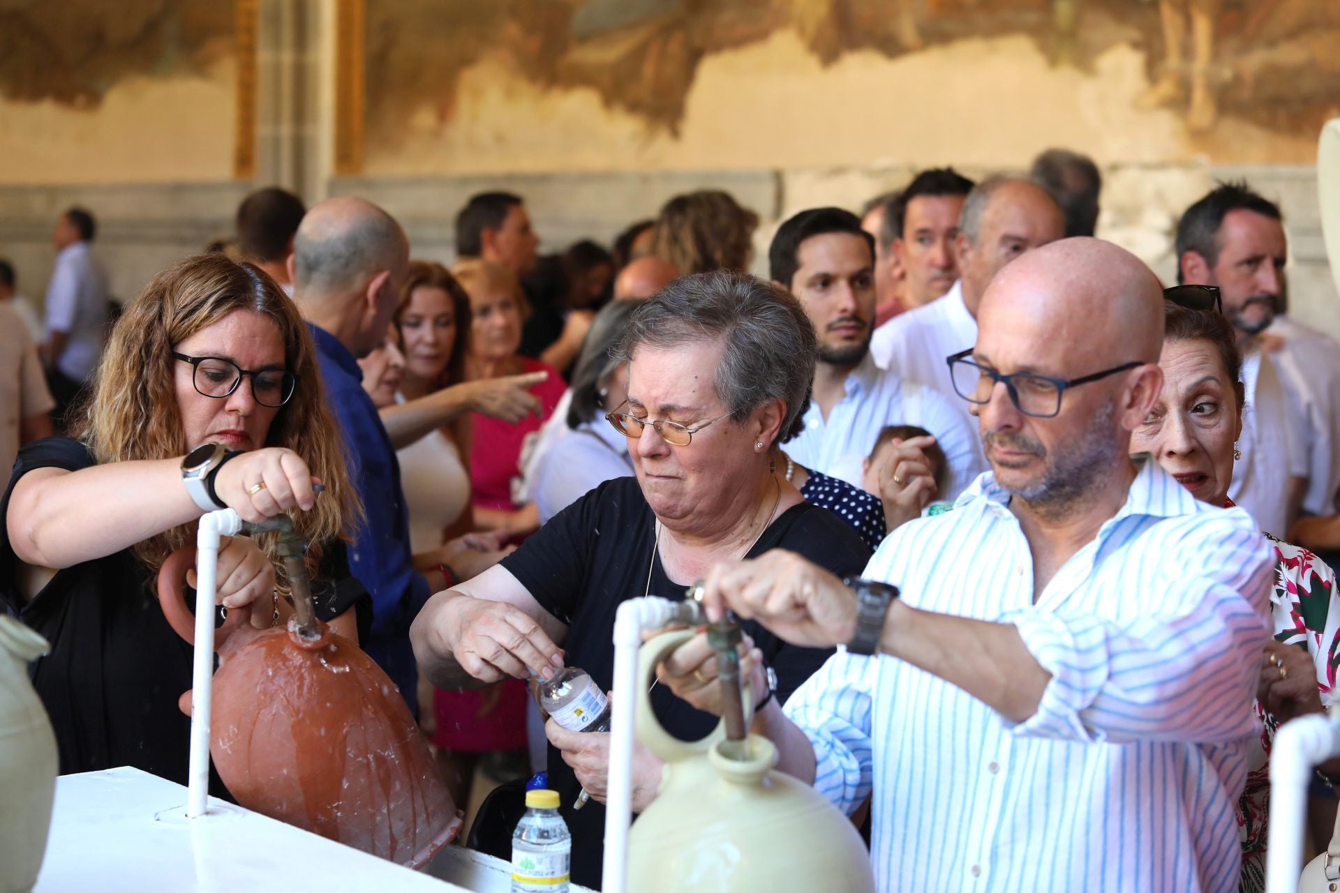 Las imágenes de los toledanos renovando la tradición de los botijos