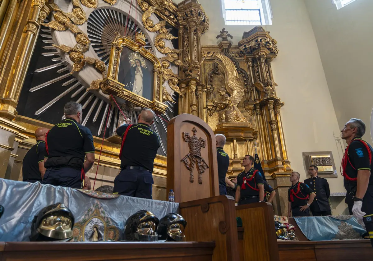 Preparativos para el descendimiento de la Paloma