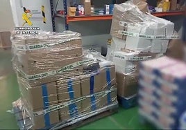 Vendían huevos y lácteos caducados al por mayor con etiquetas falsas desde dos polígonos de Málaga