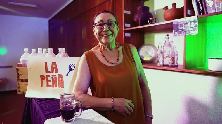 Carmen Abad en la barra de la imitación del 'guateque'